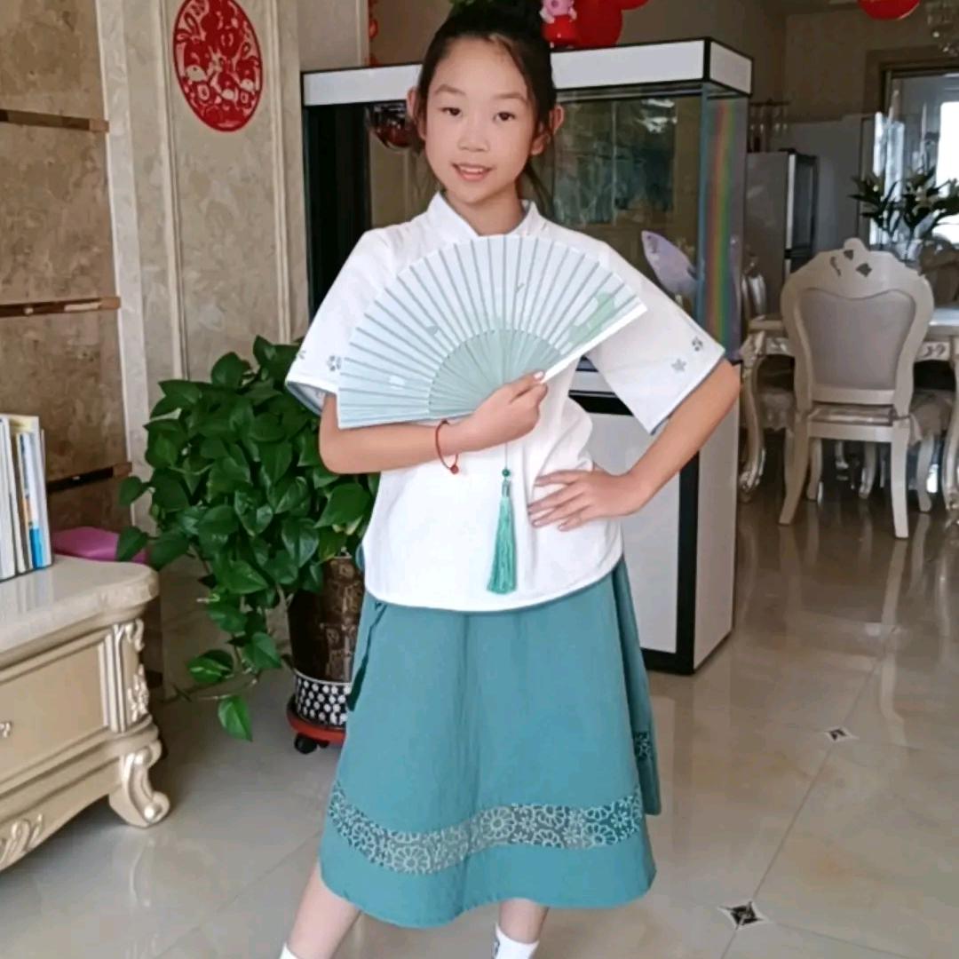 依依yiyi