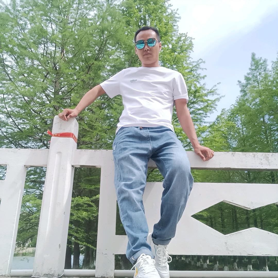 起重机厂家《小石头》