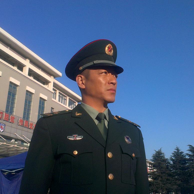 开心快乐的大军哥