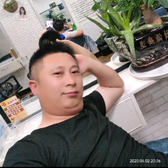 乡下人，泥巴路。