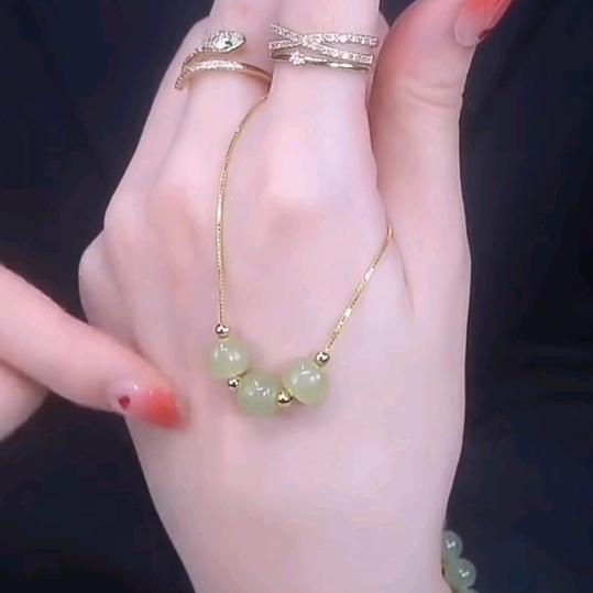 用户7575403751561.