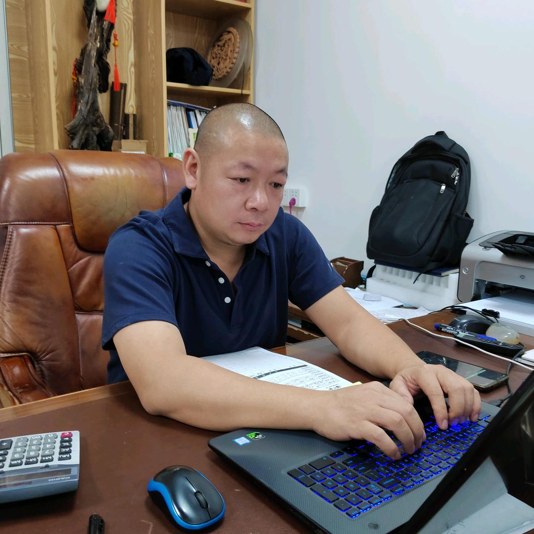 金诗明张财主灯箱：pvc龙骨码