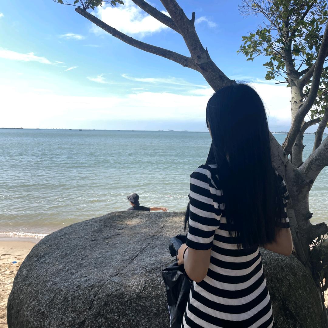 夏怡.