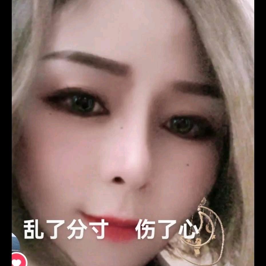 依依