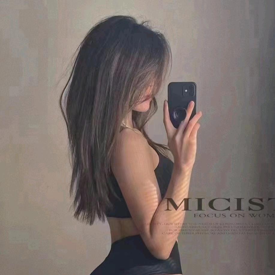 莉莉爱倒立