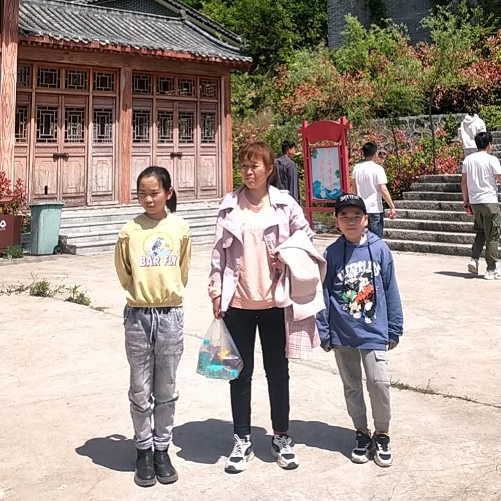 平 安 快 乐