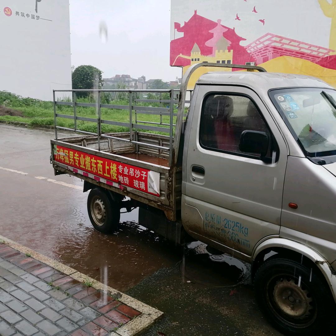 万埠猛男专下地砖，专业搬东西上楼，