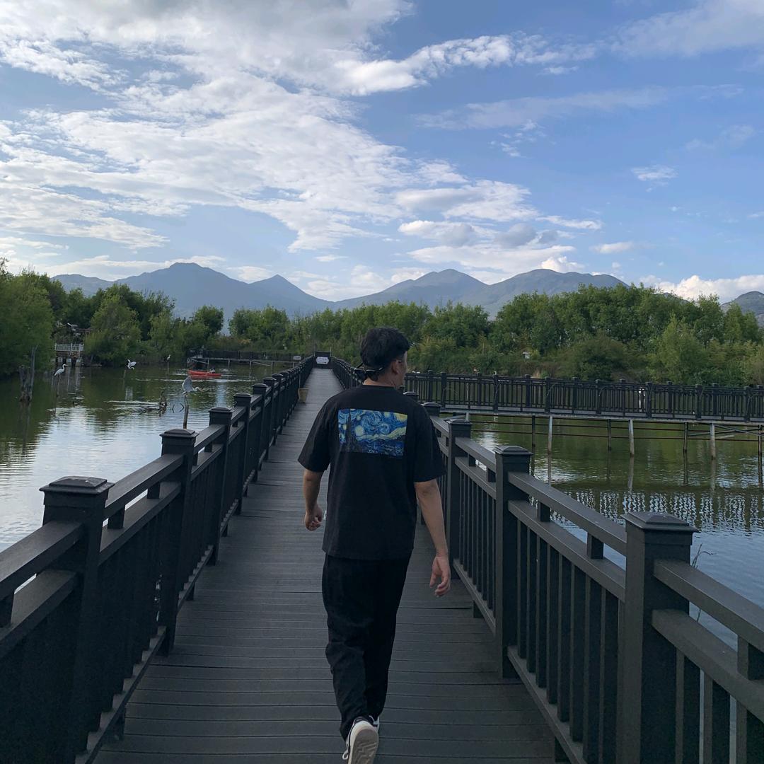 小李同学爱唱歌