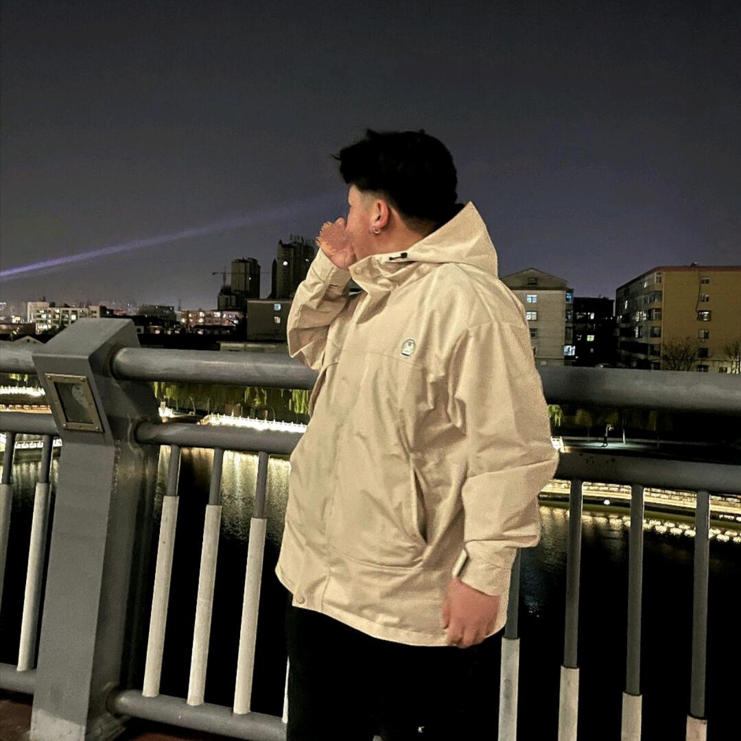 卷毛小哥