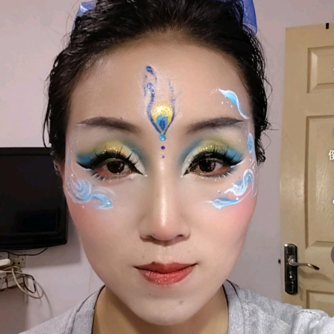 小何彩绘+彩妆（早9：30直播教学）