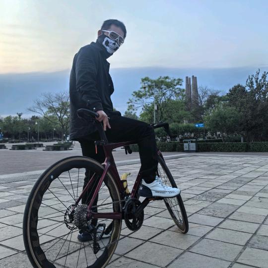 逮住蛤蟆攥出尿来