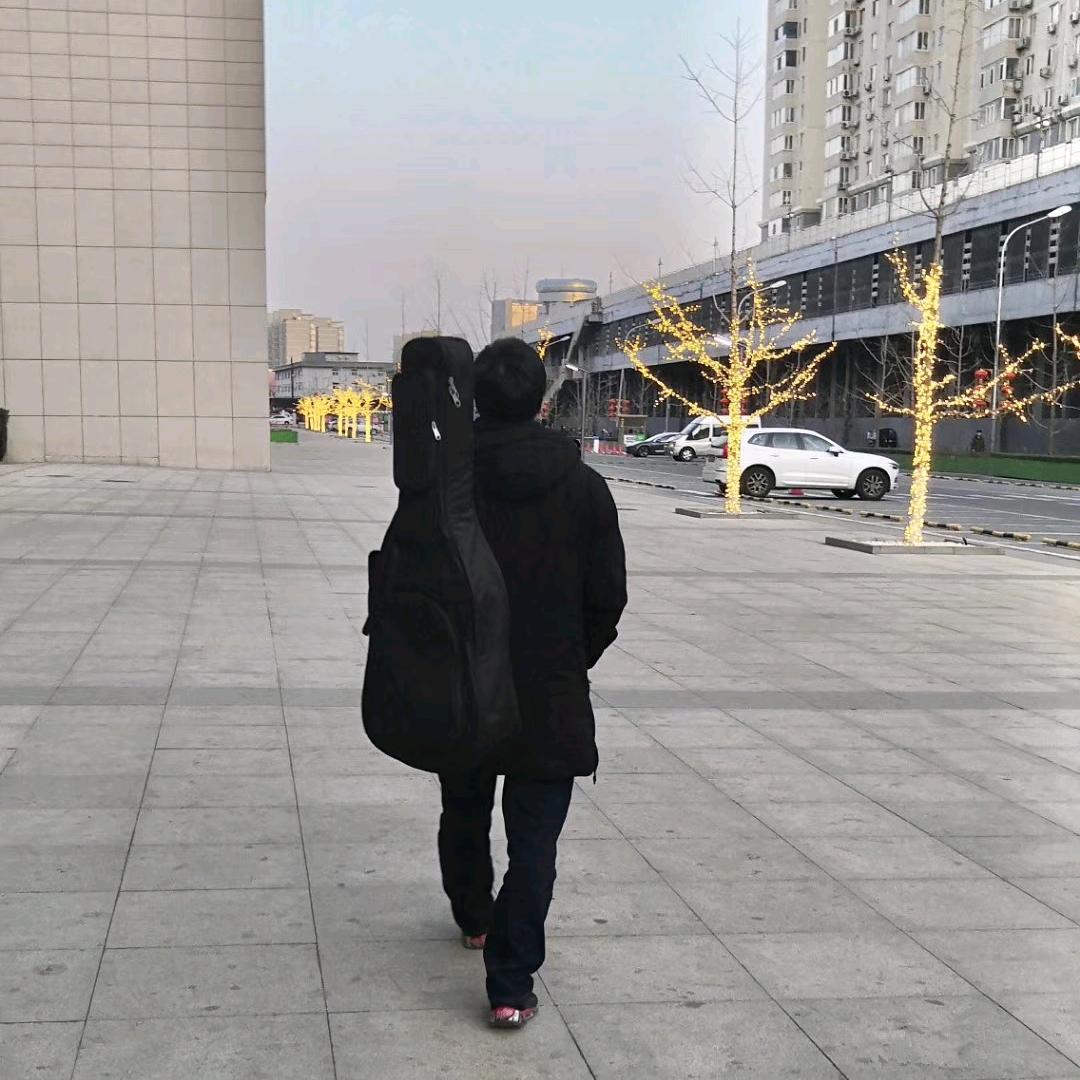 奔跑的阿建