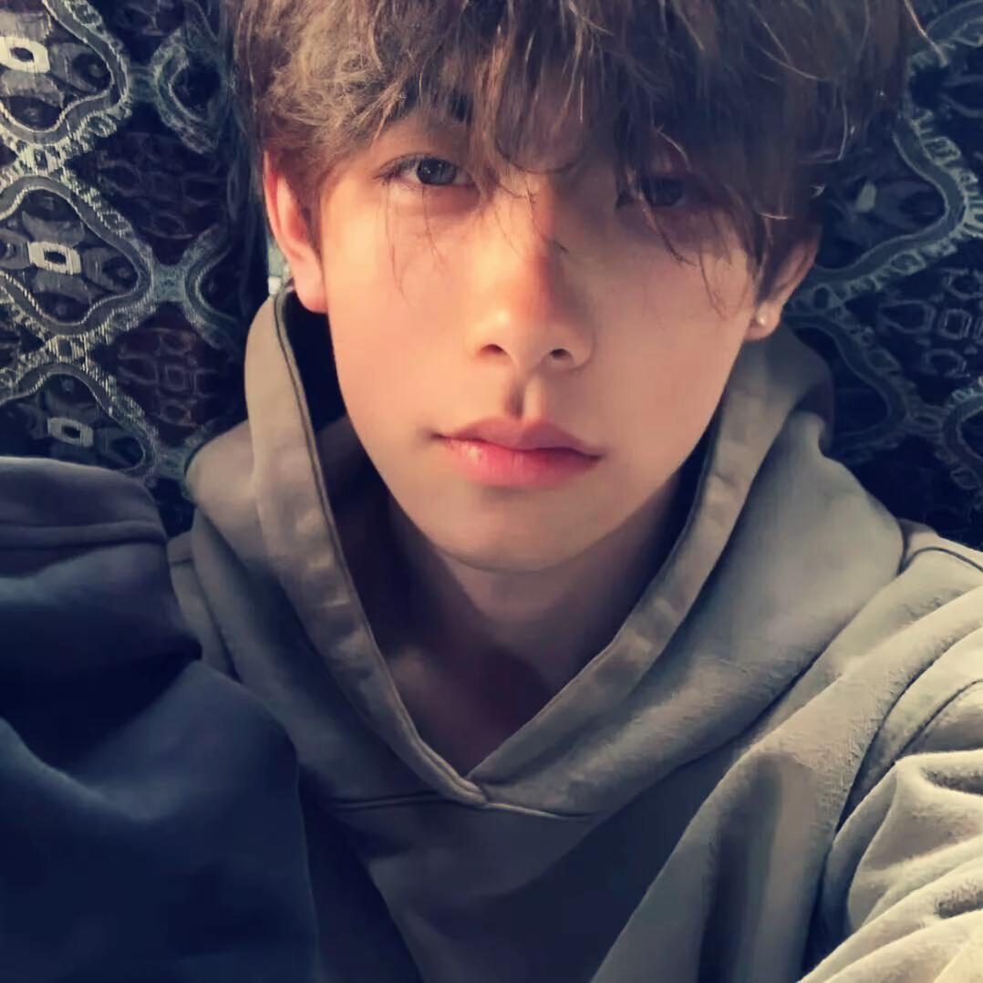 YY~