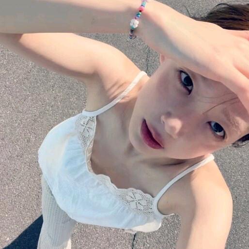 ：）