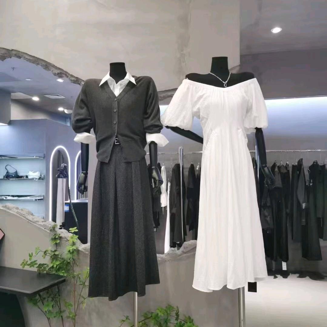 万科  秋平月  孛儿