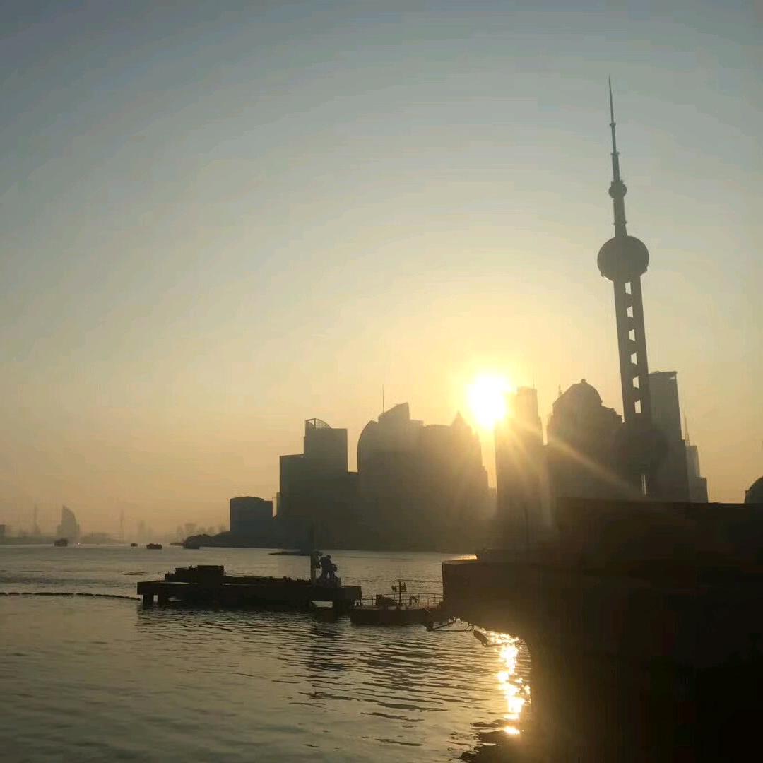 黙黙地牵挂，无声祝愿，只希望你比我过的好