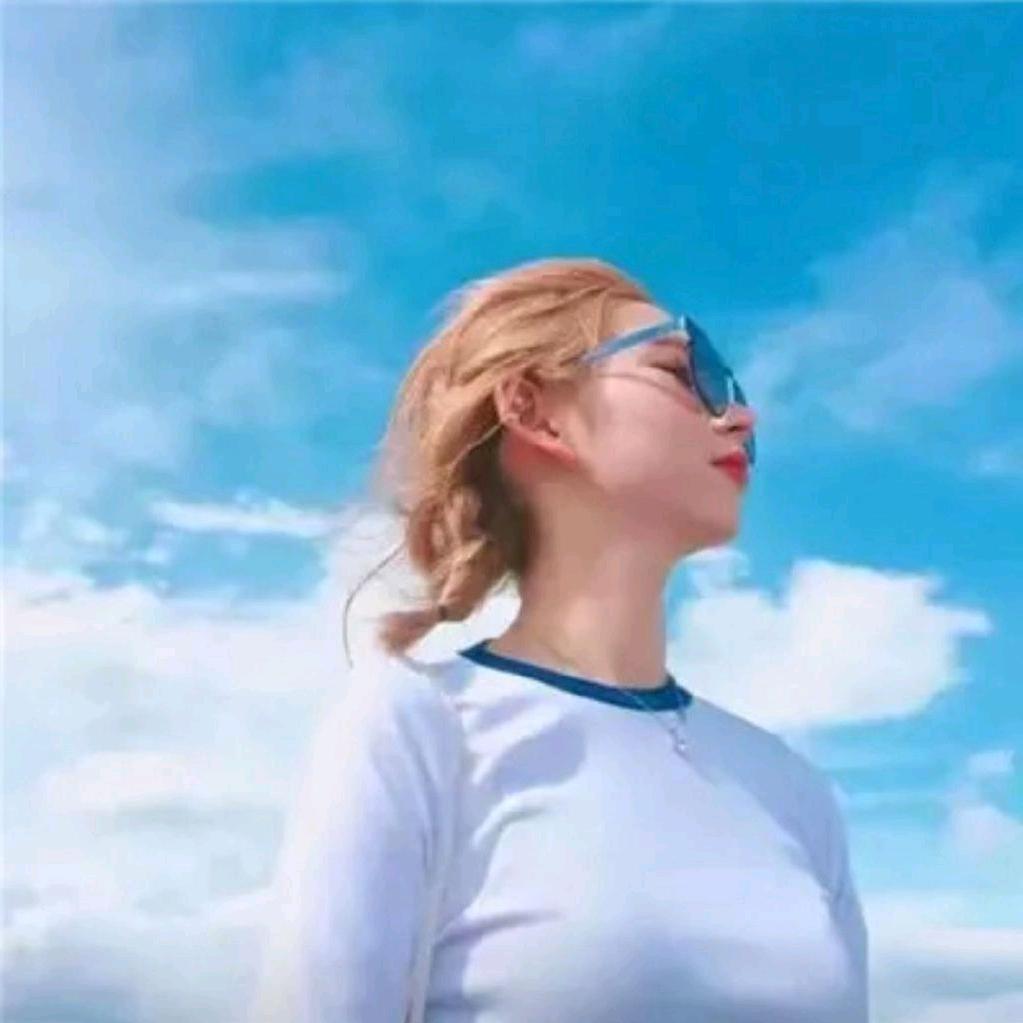 月亮不睡我不睡🌙