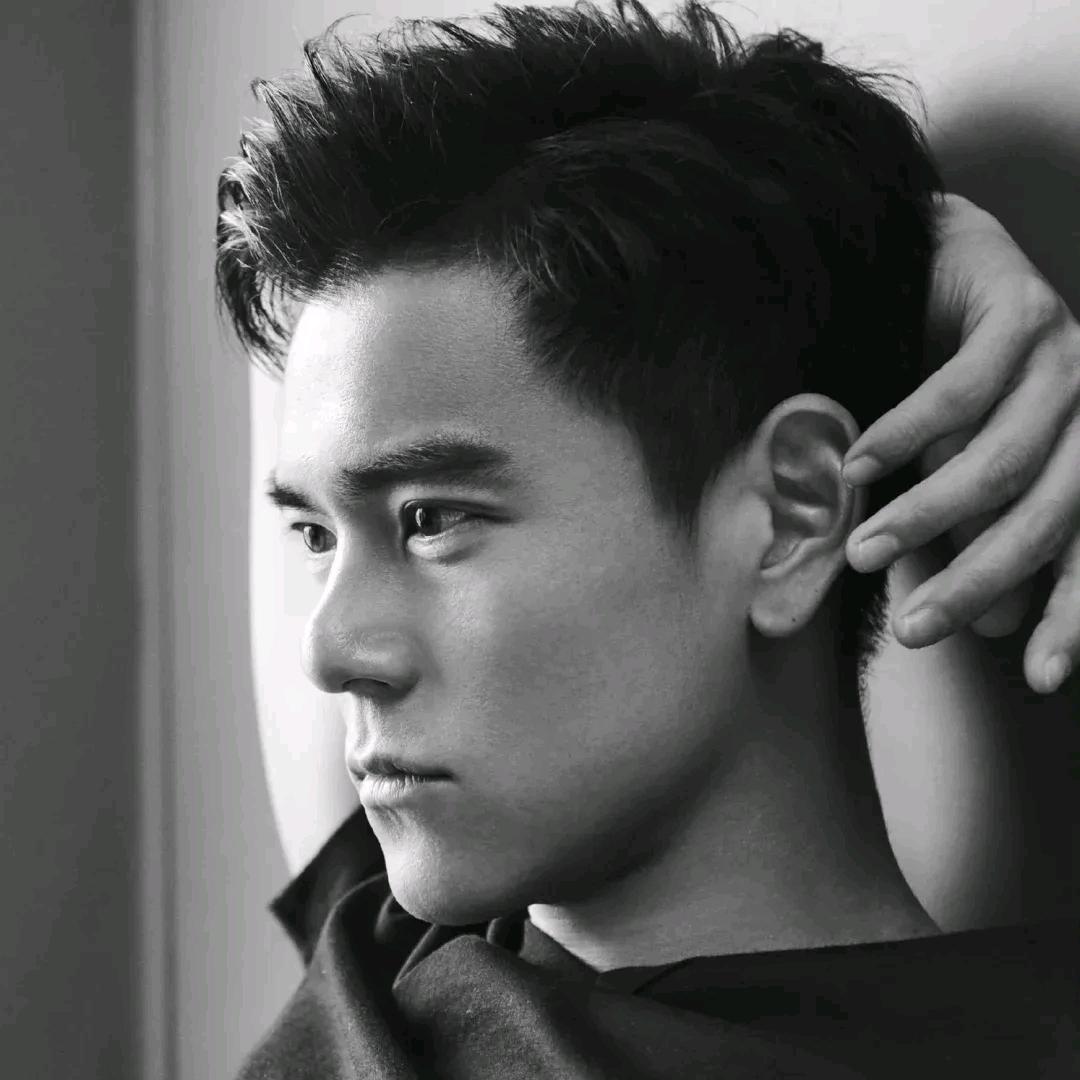 叼个奶嘴走四方🍼