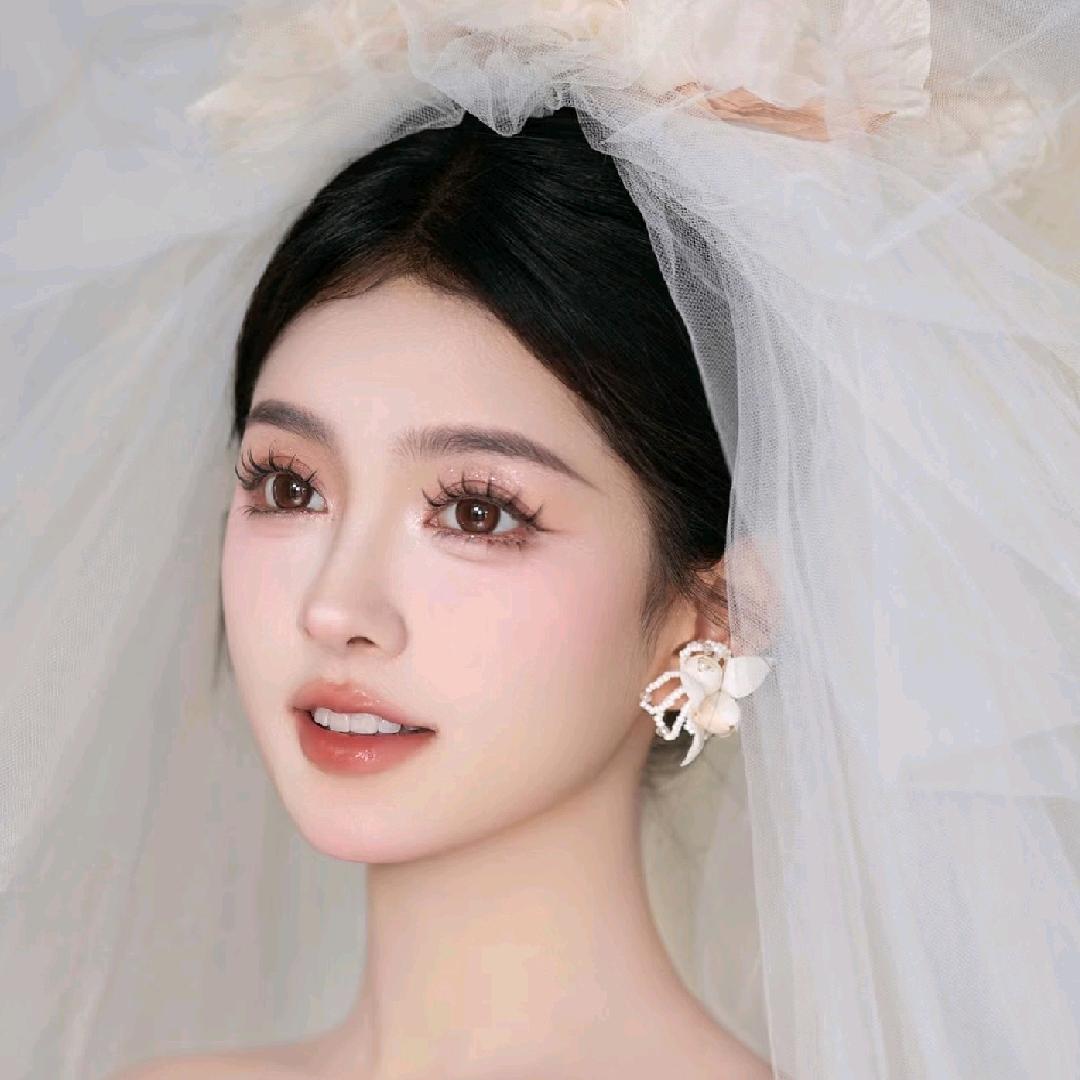 陈陈是个化妆师