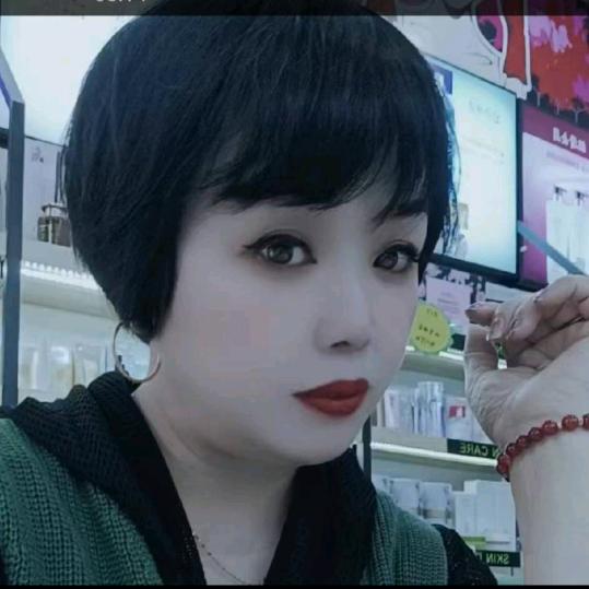 霓裳女衣