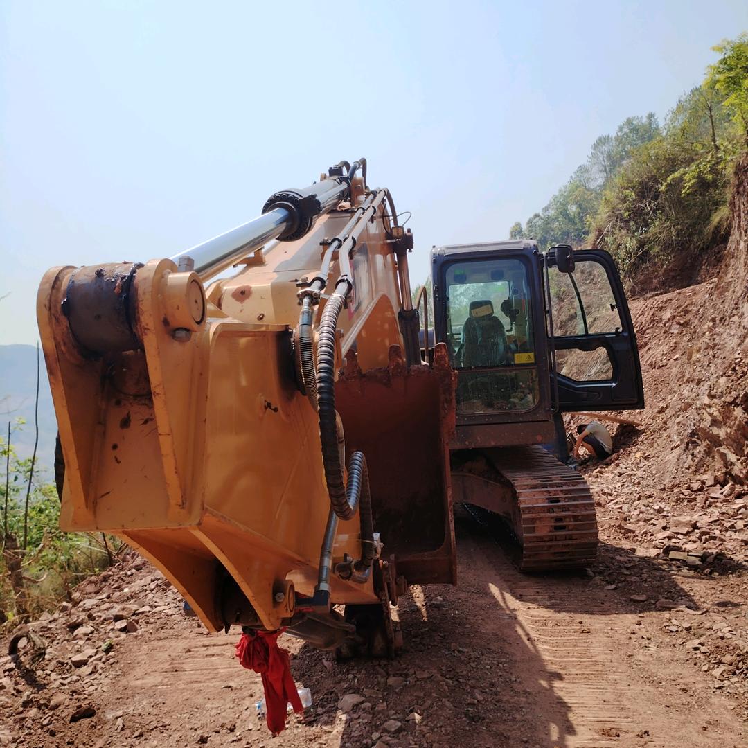 ꧁꫞꯭开挖机的小刘꫞꧂