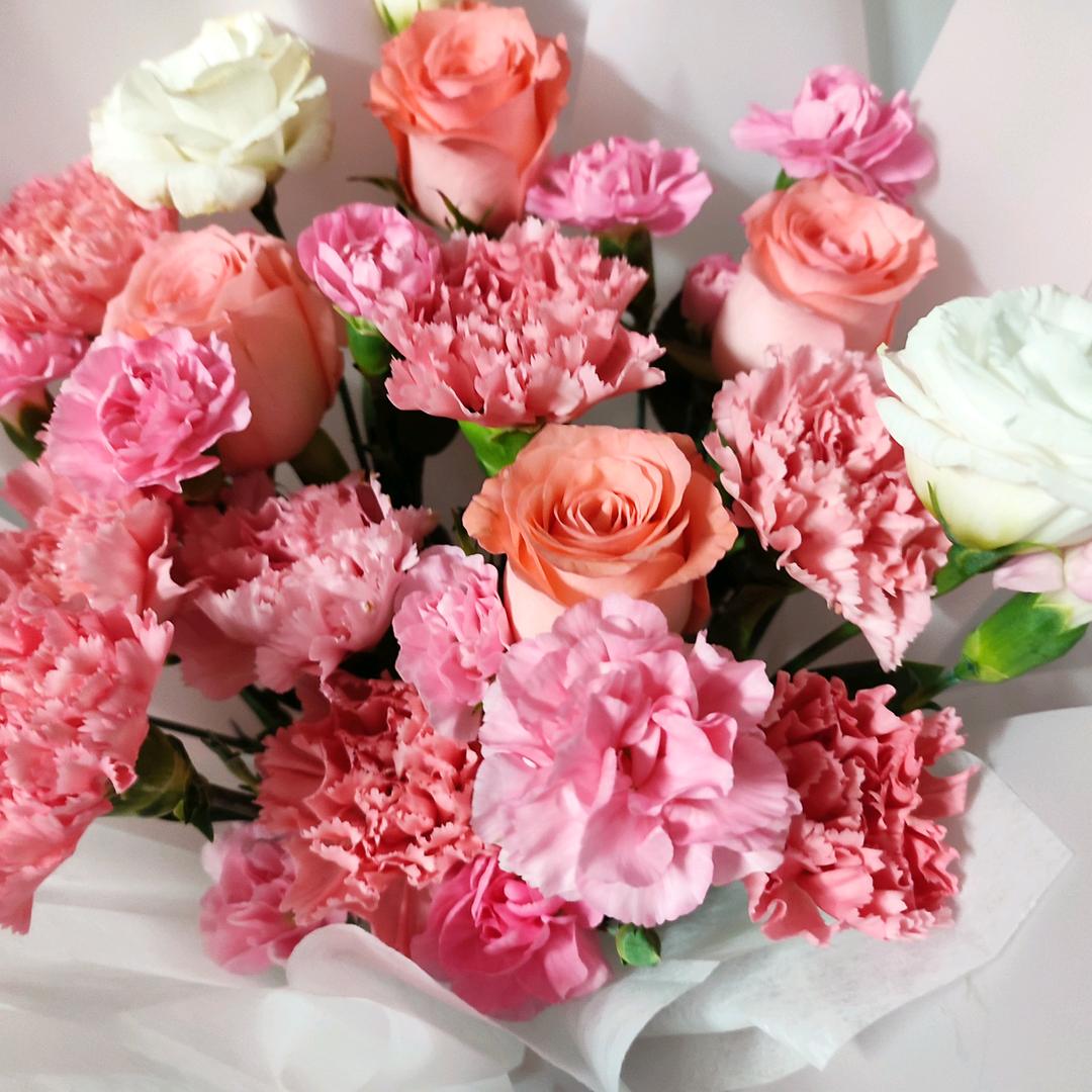 斜刘海盖右眼的泪