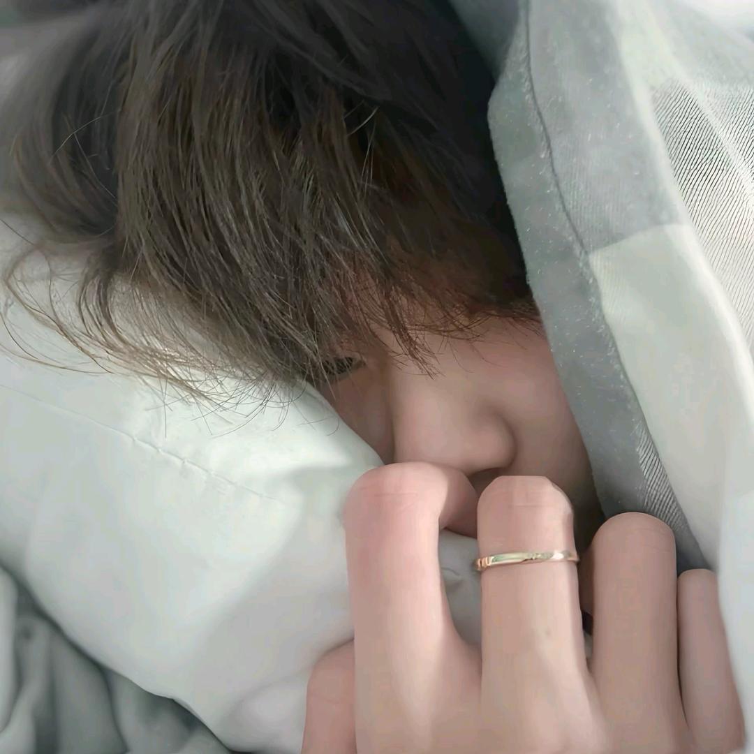 沉睡中的青蛙王子🐸.