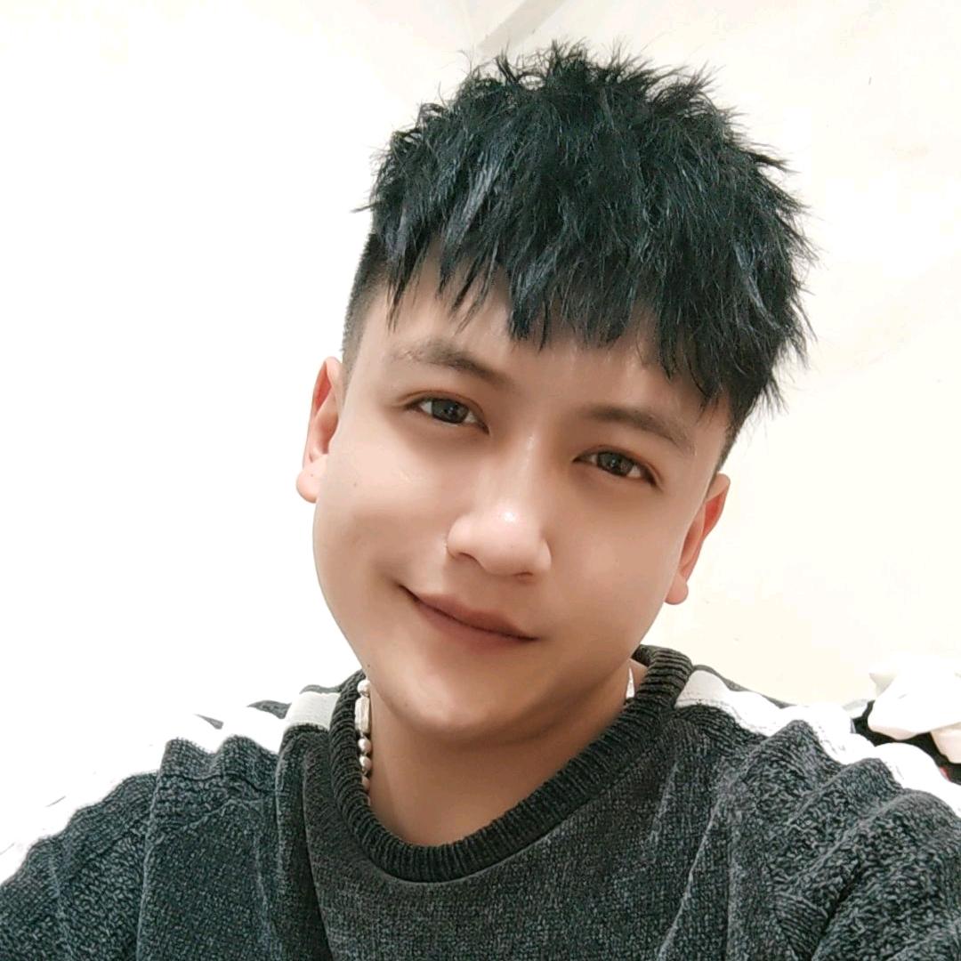请叫我炜伟。