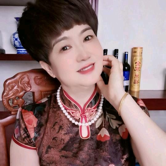 杨凤英