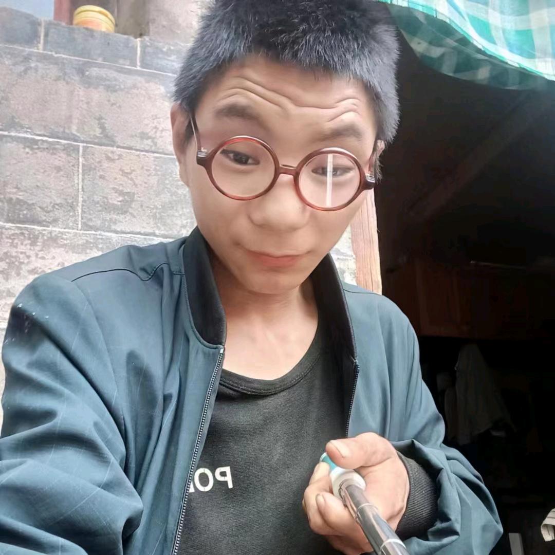 李志勇手拿