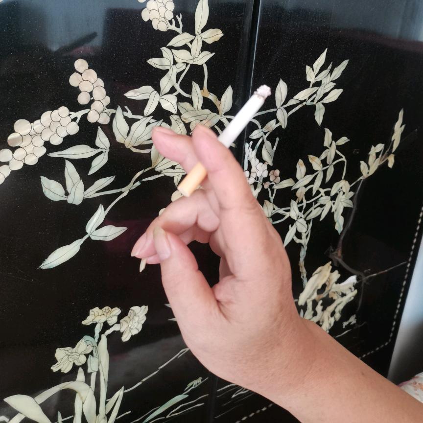 抽点烟不沾酒
