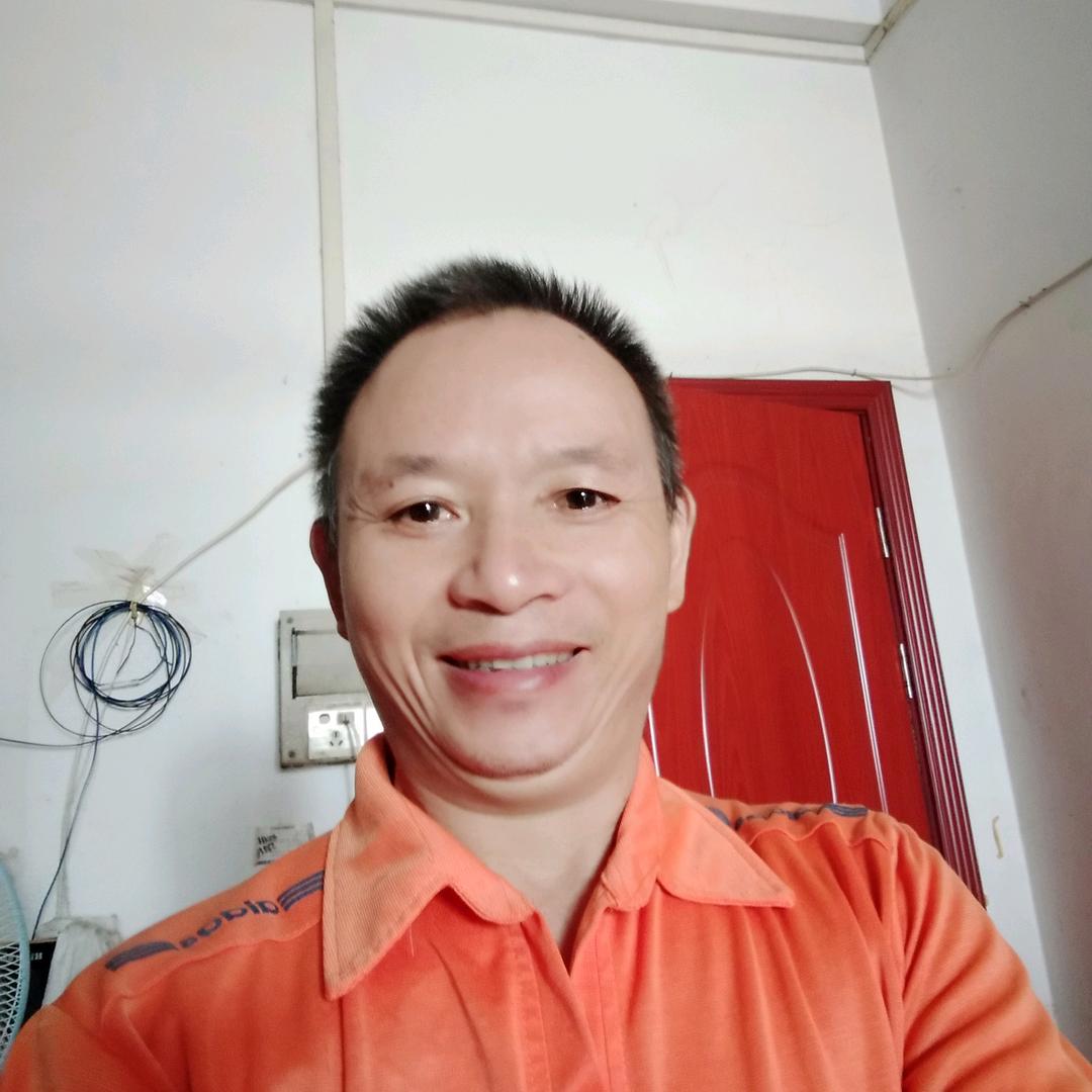 林林哥，每天早上5点45分杠杠的在直播
