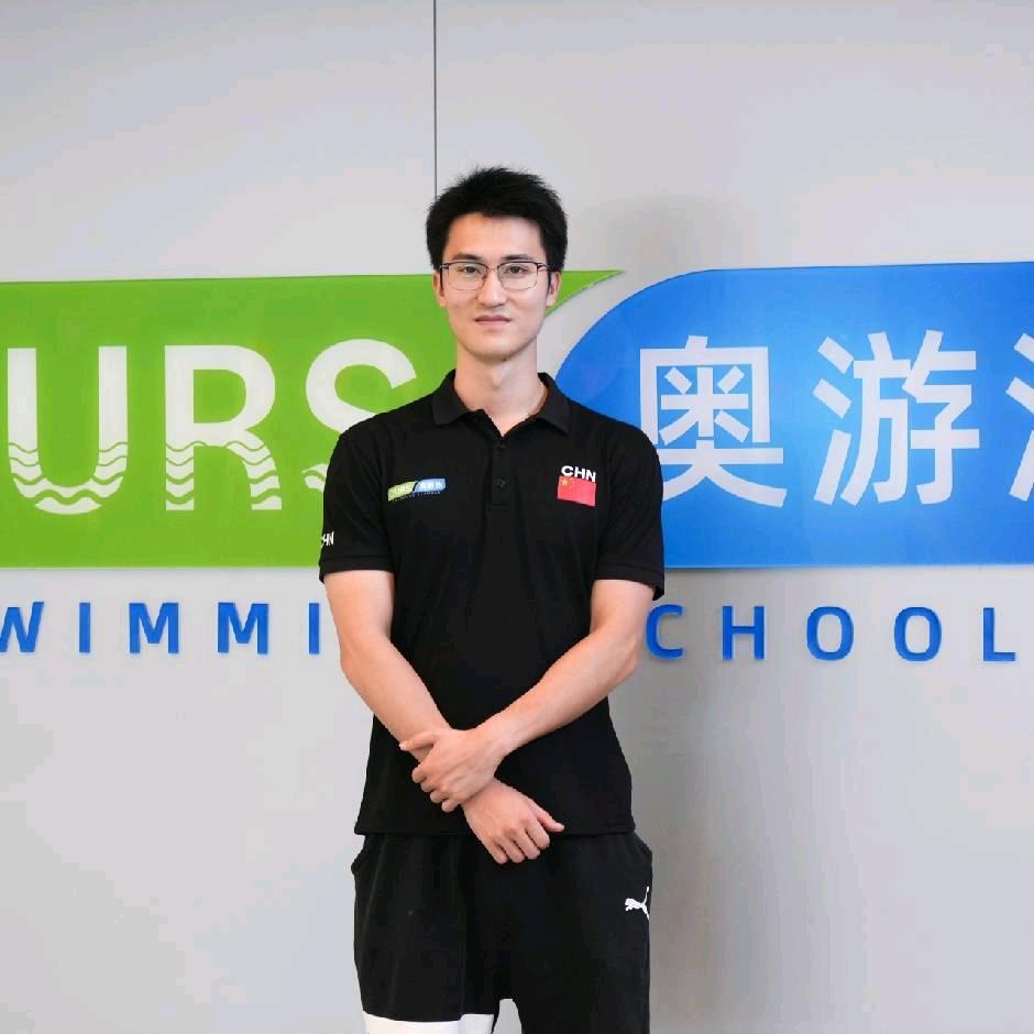 桐乡教游泳的小周