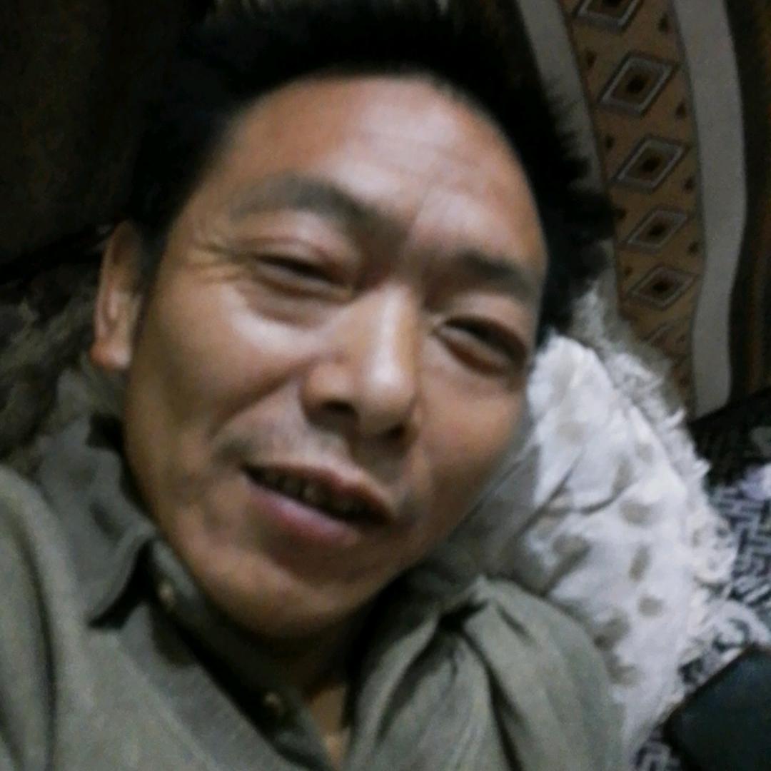 来陪大哥来聊天。
