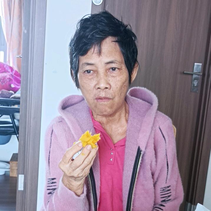 脑梗后的阿姨