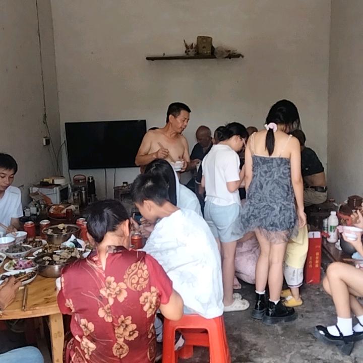 回复v。