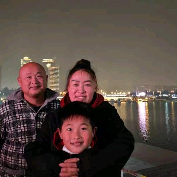 祝传林专业酒瓶-易拉罐回收