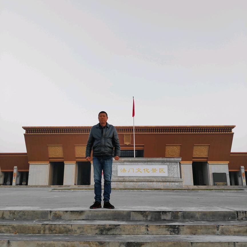 坐着蜗牛上高速。