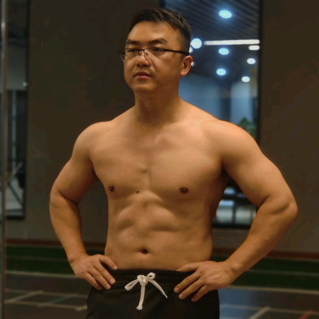 广州白云区劲步健身施经理