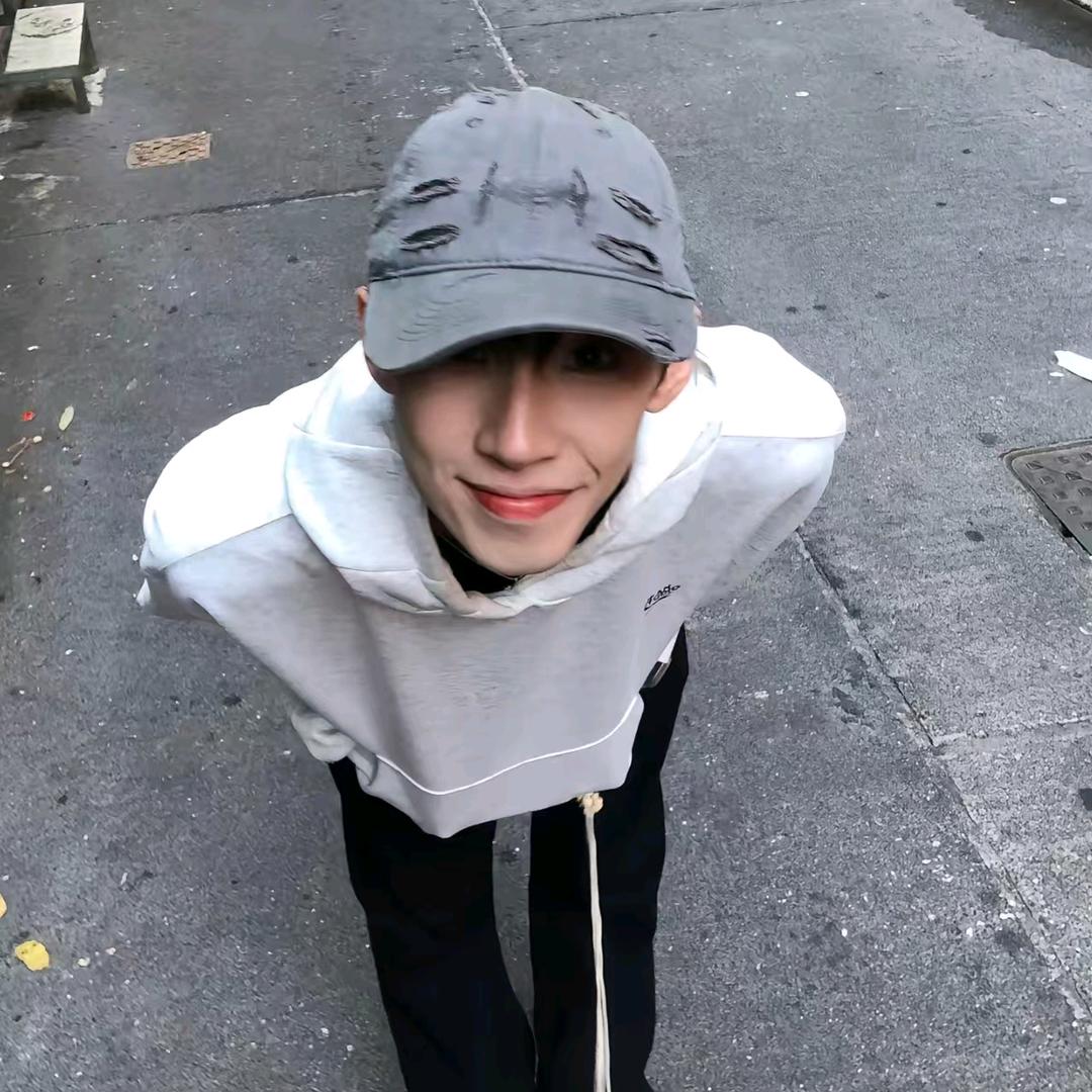甜蜜烘焙的红斑女头像