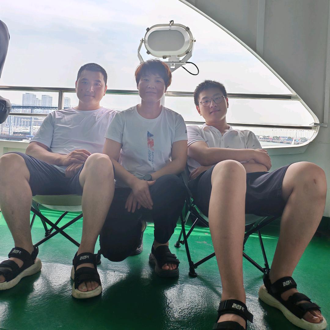 大鹏≥﹏≤展翅