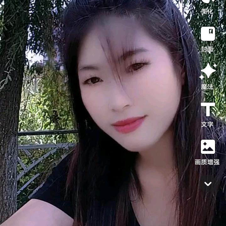 花开一枝梅，不知我爱谁？