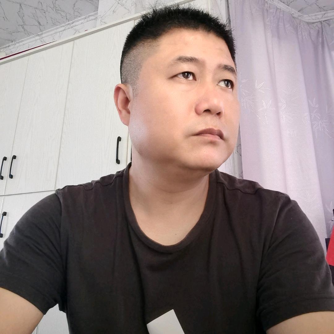 许哥&每日21：10开播，聊天+好物分享