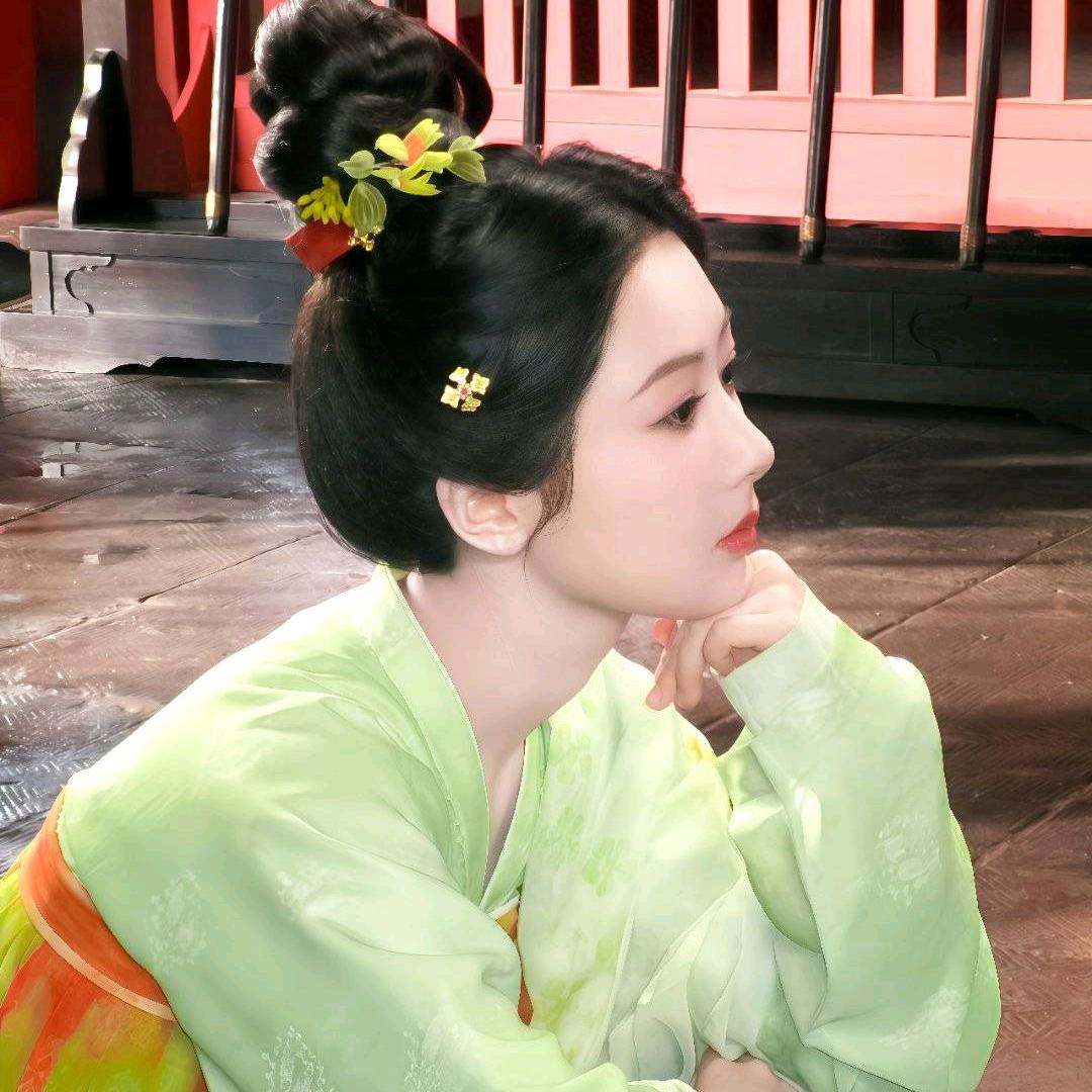 没有酒窝的薇薇