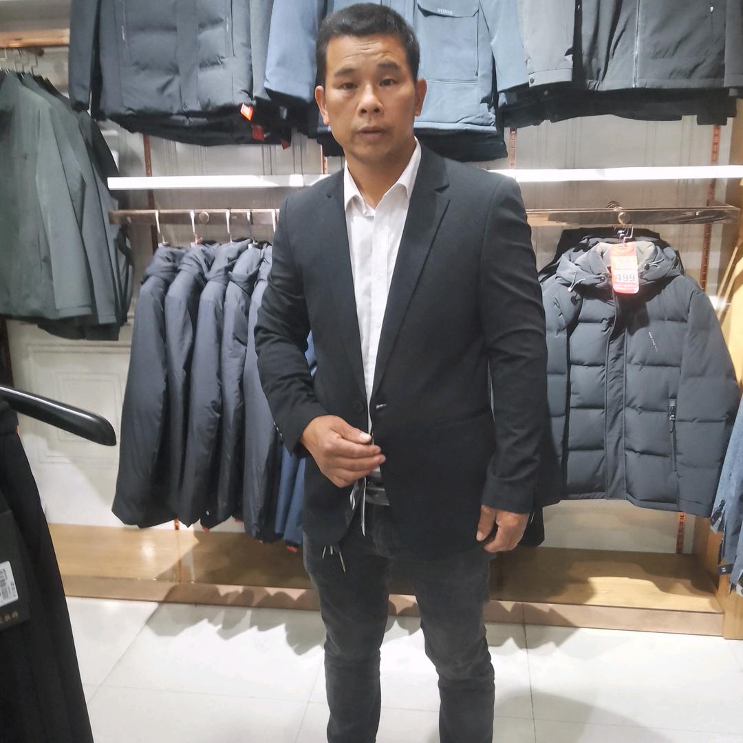 张灿