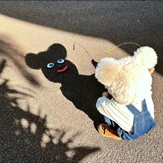 小何.