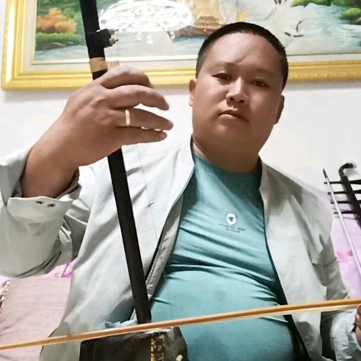 二胡。葫芦丝。唢呐。大小鼓