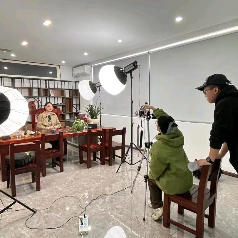 圆周率先锋派直播中心