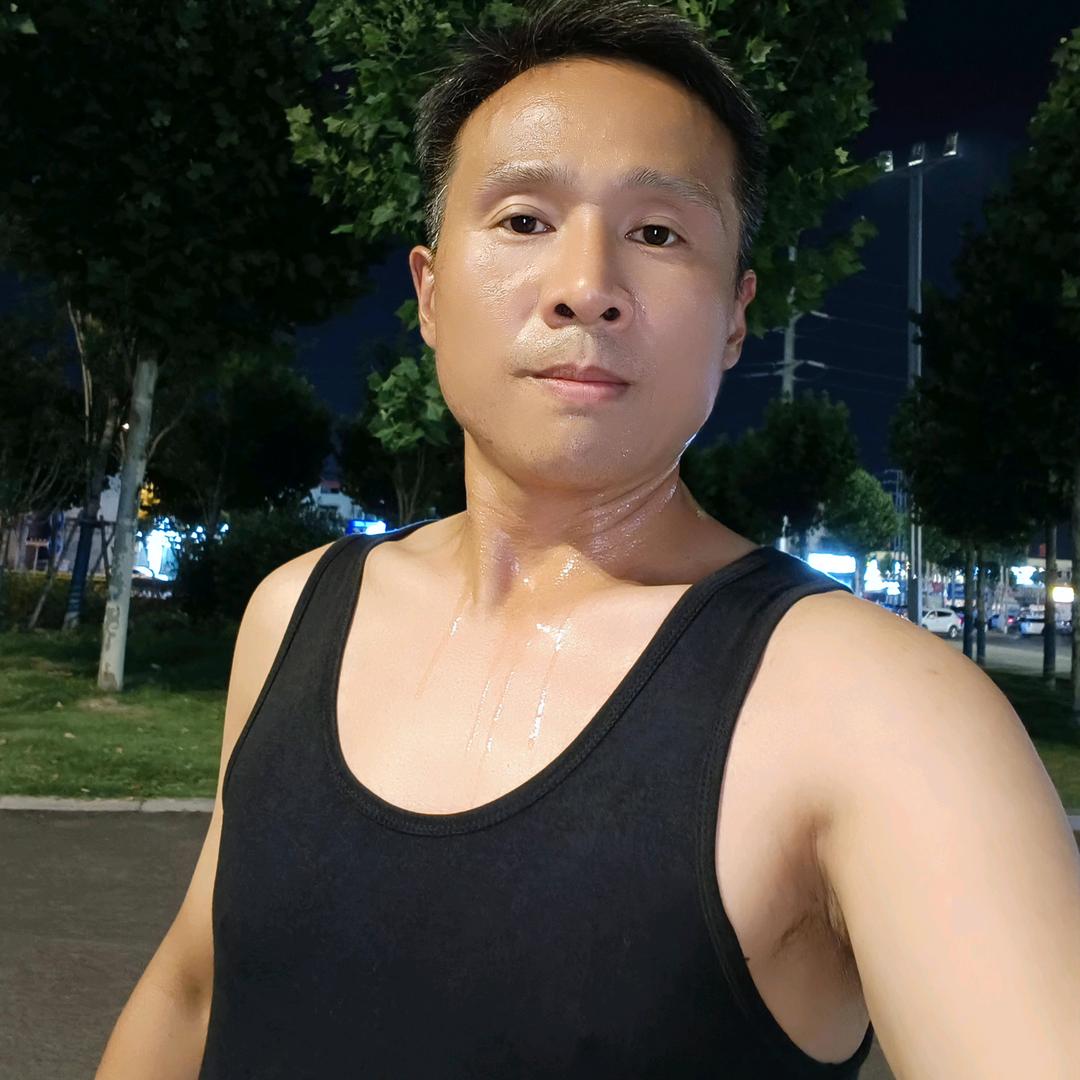 金龙服饰！