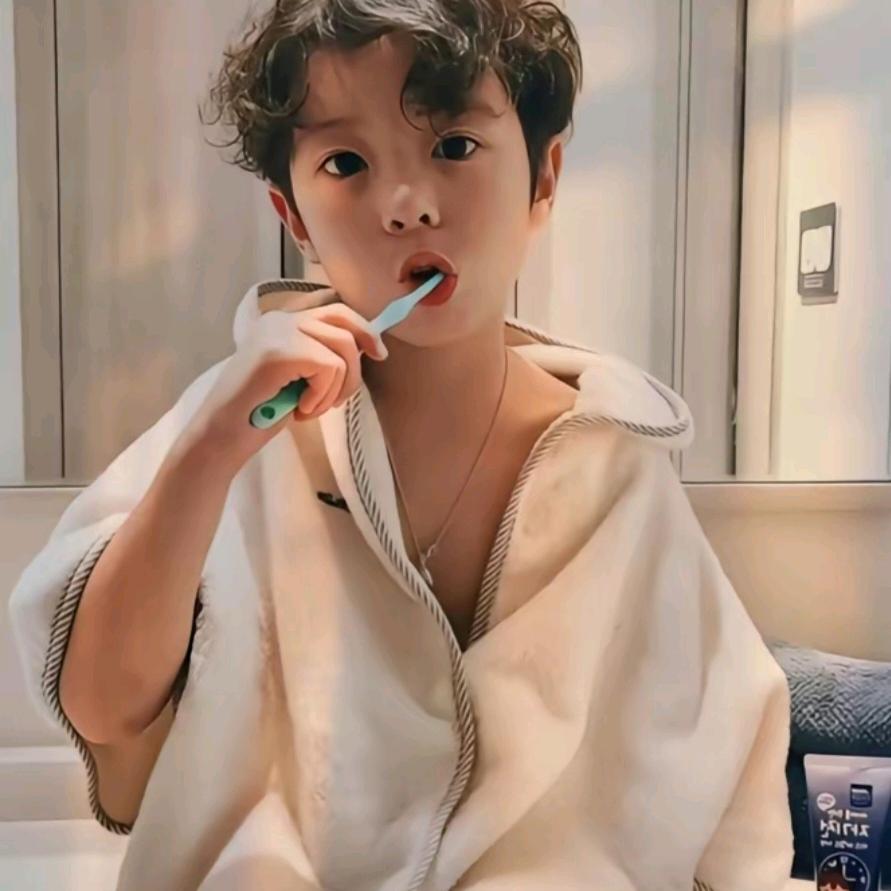 (*σ´∀`)σヾ(✿ﾟ▽ﾟ)ノ